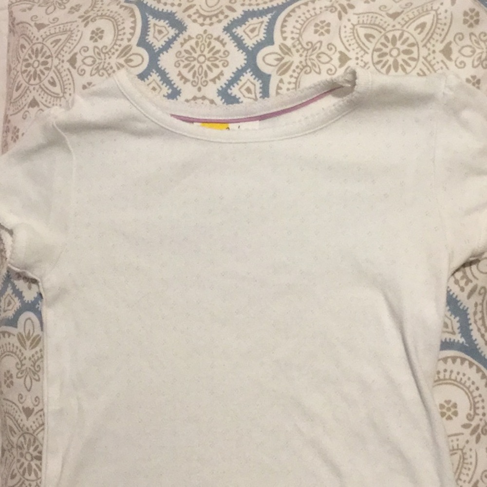 Girls white shirt.